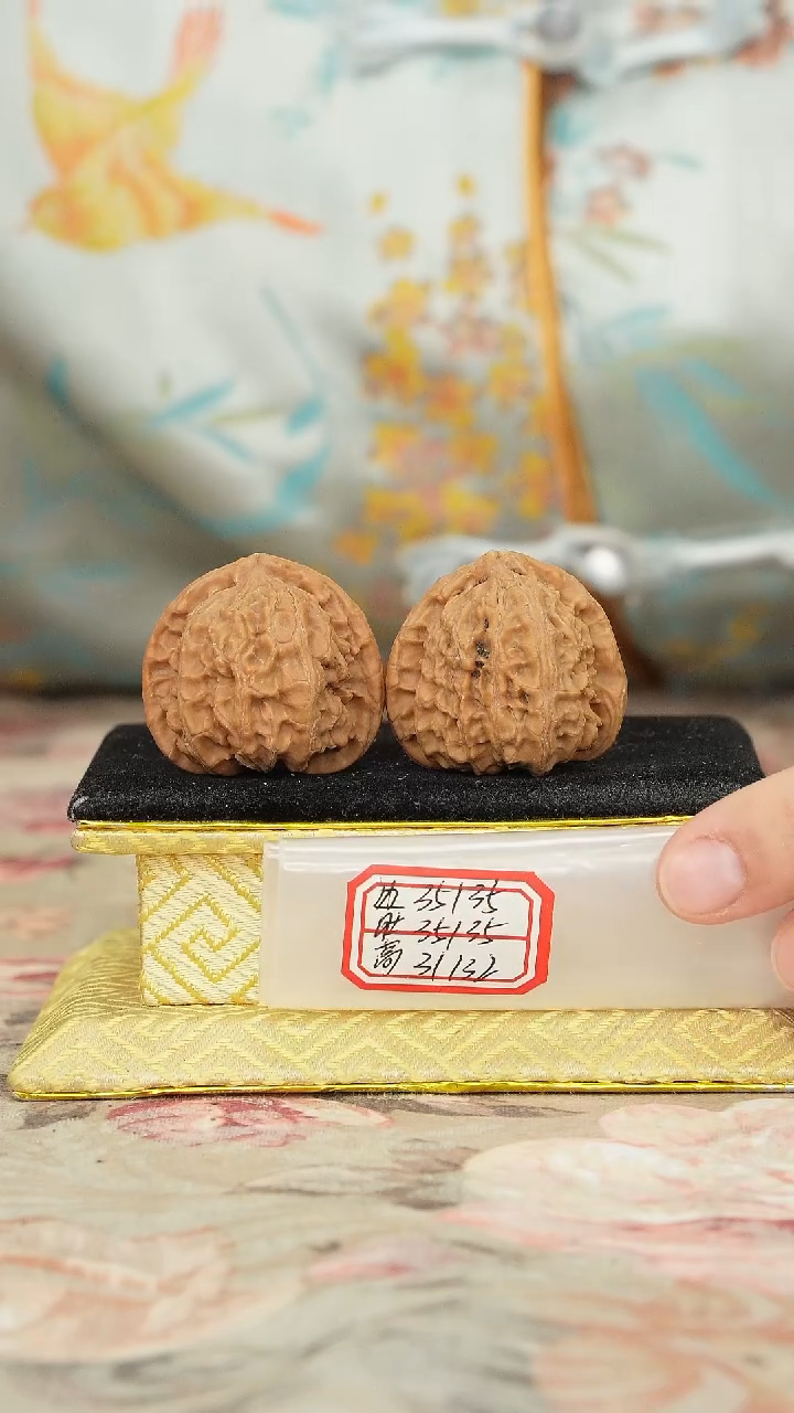 【闪购商品】文玩核桃把件白狮子