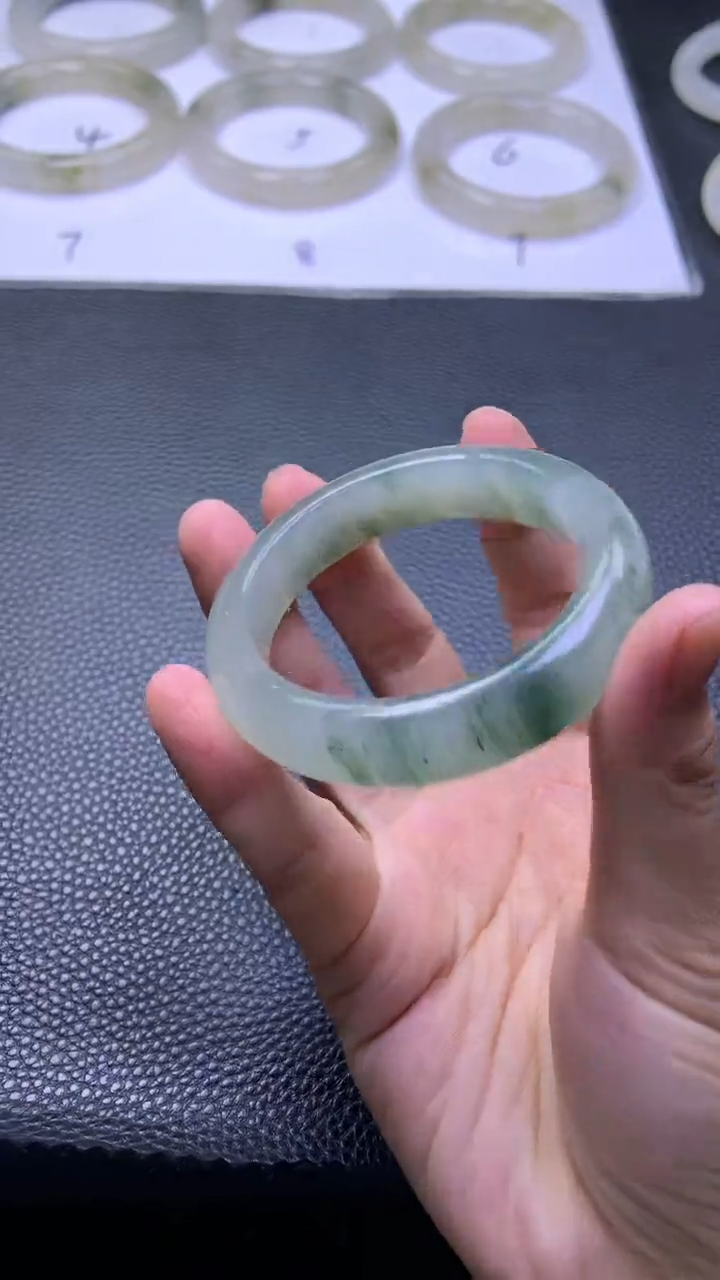 未镶嵌手镯石英质玉云*? 云上