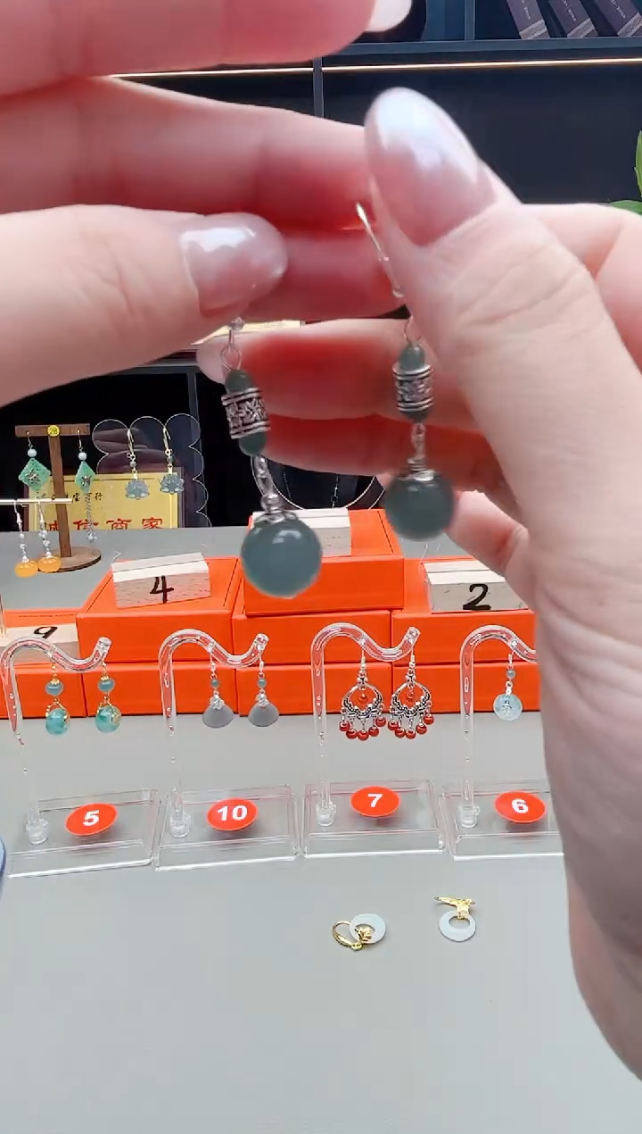 未镶嵌石英质玉（天山翠）耳钉420