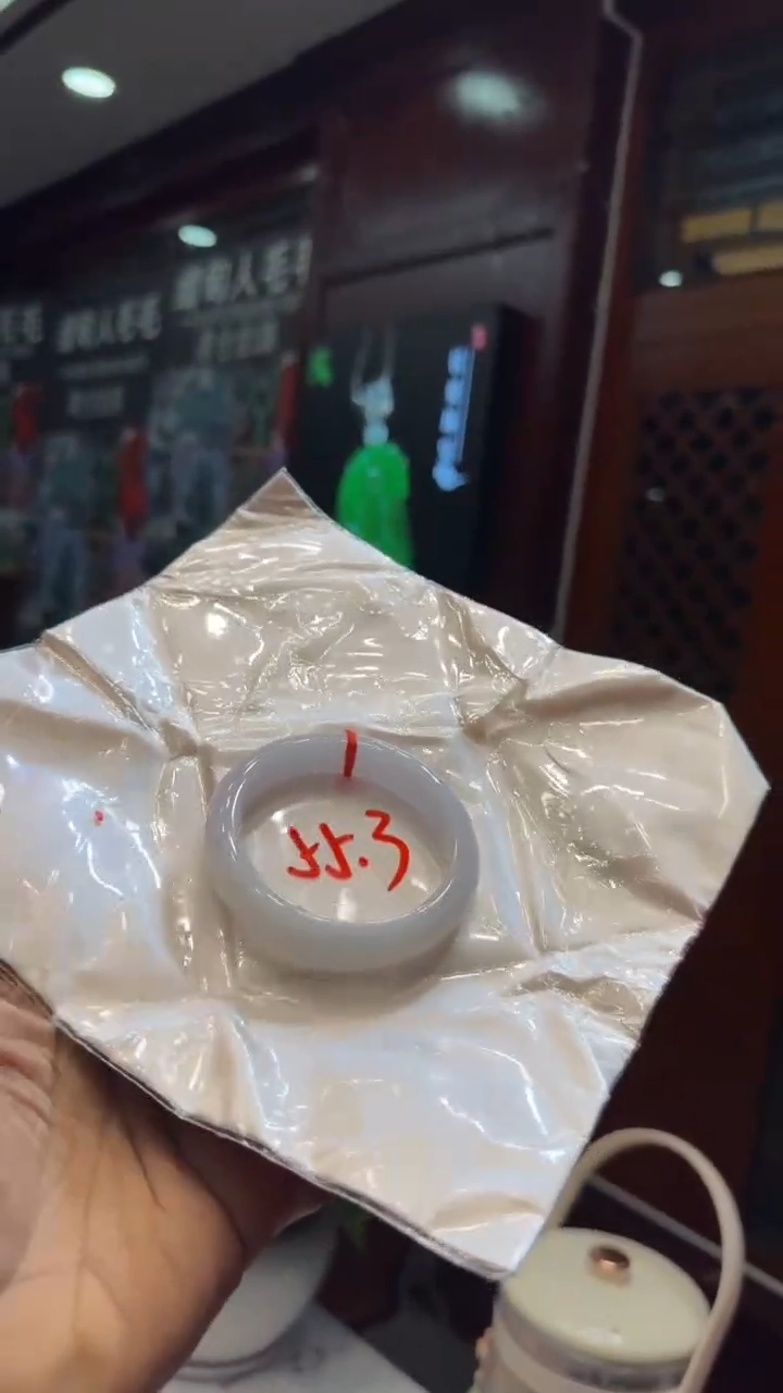 未镶嵌手镯翡翠手镯包容价