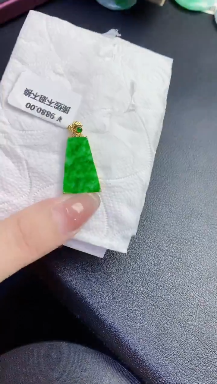 颈饰18K金镶嵌翡翠缅甸天然翡翠A货