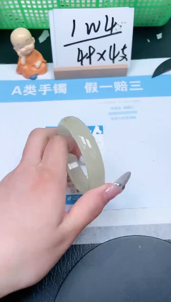 【闪购商品】石英质玉手镯未镶嵌192-56