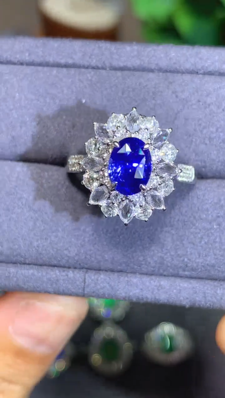 戒指蓝宝石18K金镶嵌1.54CT