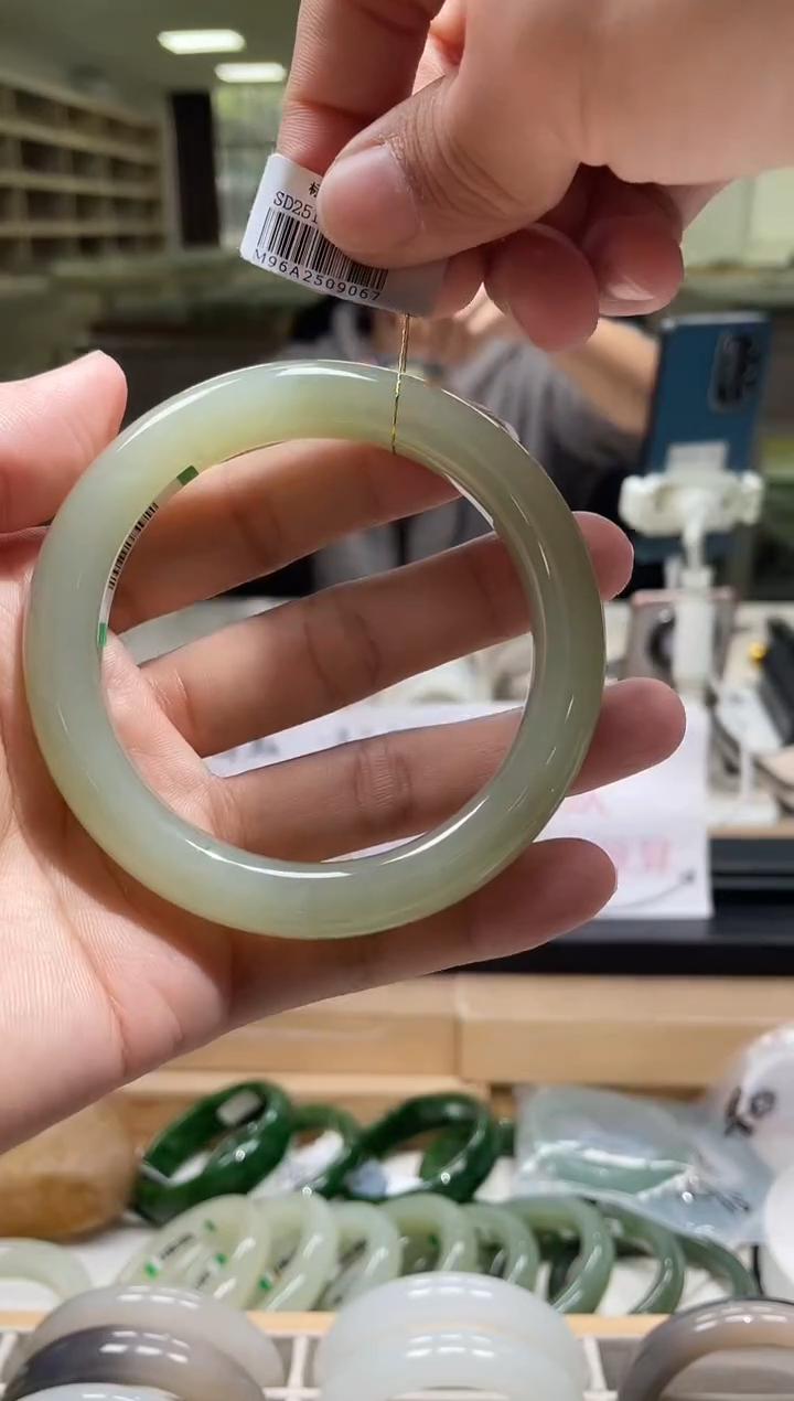 未镶嵌手镯和田玉62-63圈口 9067