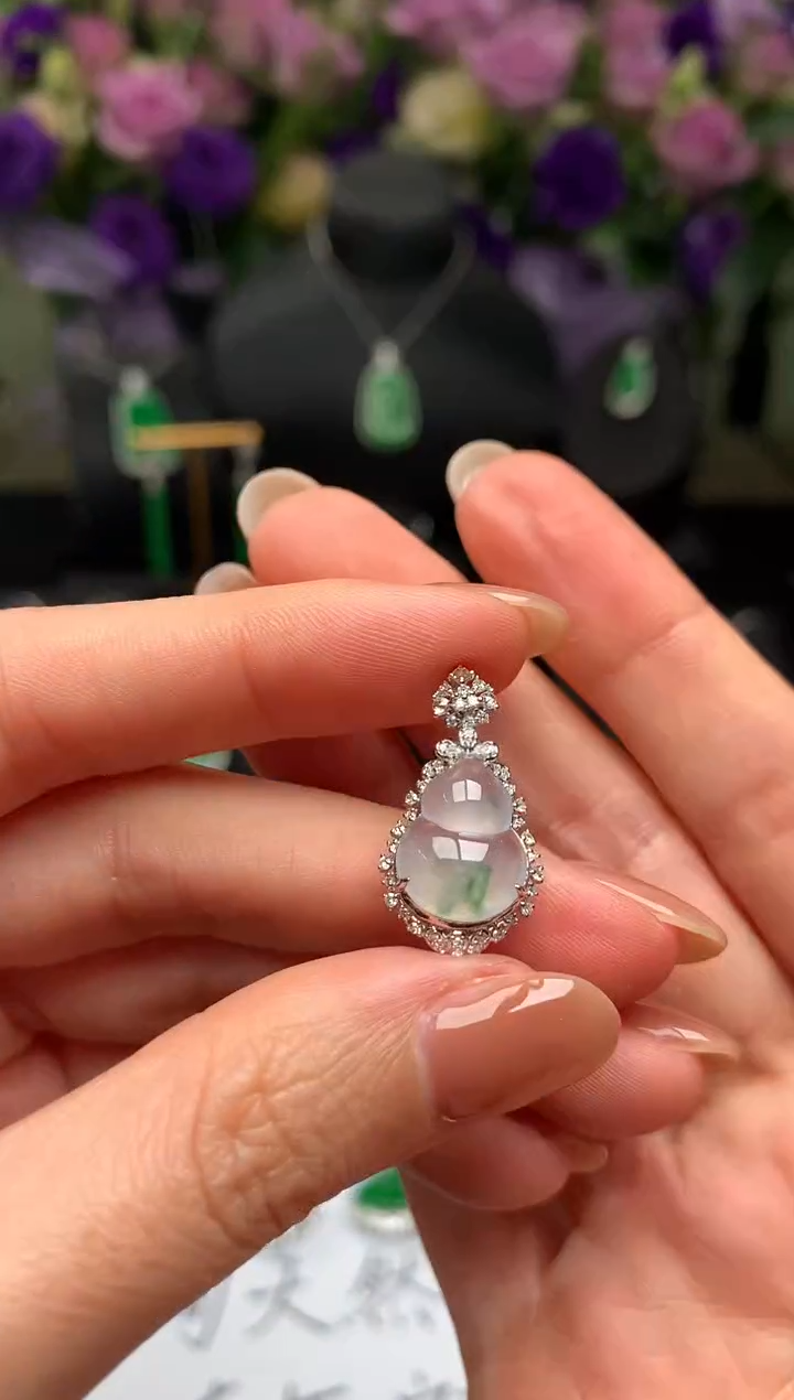 颈饰18K金镶嵌翡翠葫芦