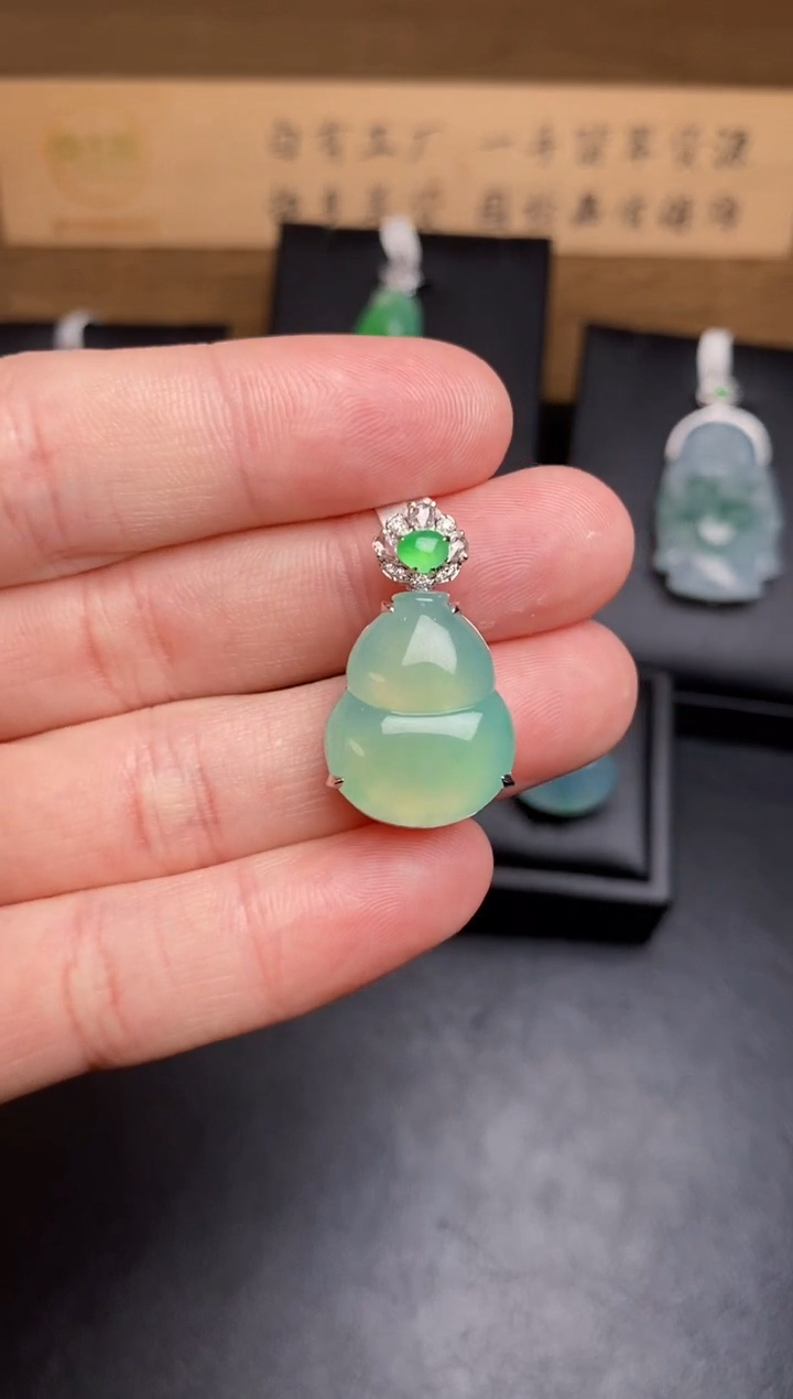 【闪购商品】翡翠颈饰18K金镶嵌翡翠