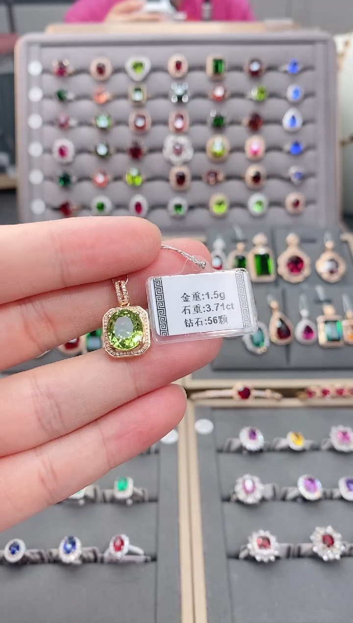 颈饰18K金镶嵌碧玺3.71      