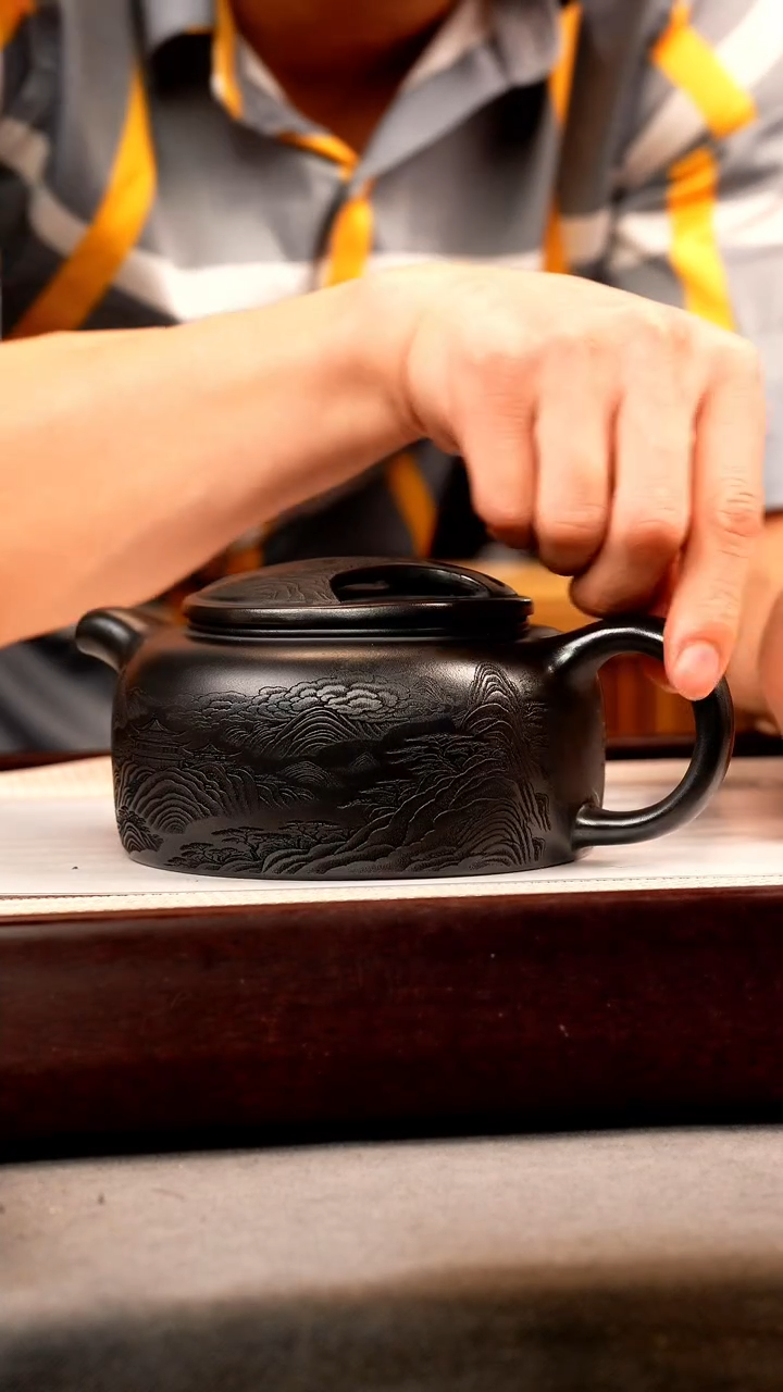 茶壶紫砂石黄 牛盖莲子 刻绘