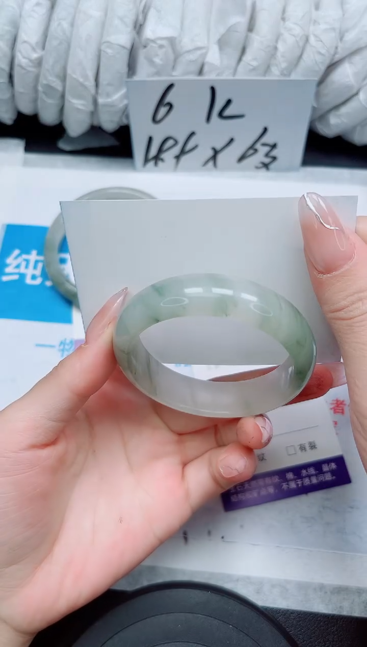 【闪购商品】石英质玉手镯未镶嵌35