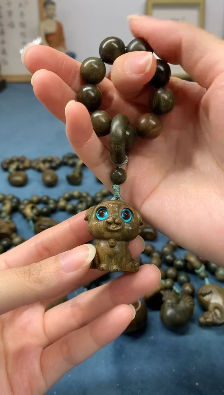 【闪购商品】维腊木（绿檀）把件小狗 盘玩件