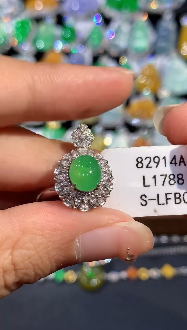 18K金镶嵌戒指翡翠L1788多样性发其一