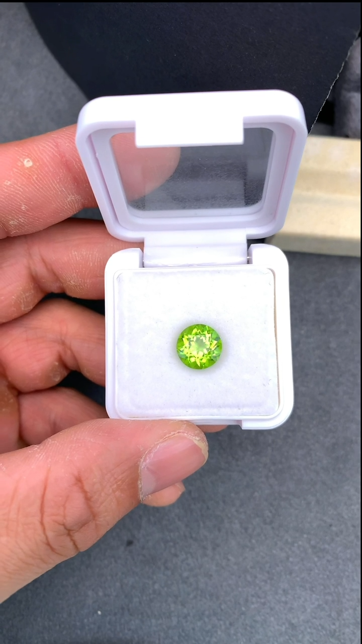 【闪购商品】橄榄石裸石未镶嵌4.07克拉