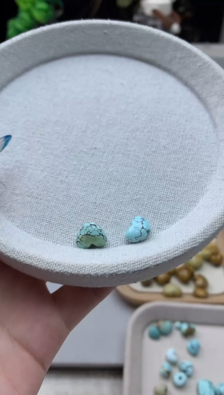 绿松石未镶嵌雕刻一对A120