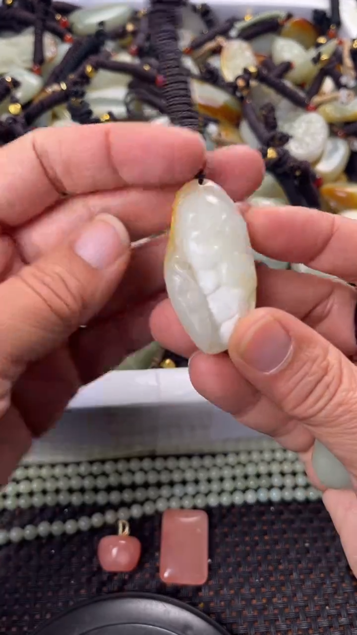 【闪购商品】和田玉颈饰未镶嵌多样性发货没有证书拍一发一有瑕