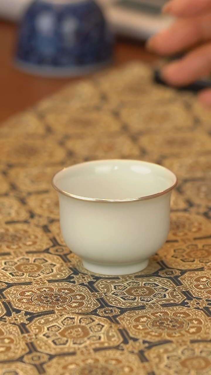 杯子舜瓷甜白包银炉式杯