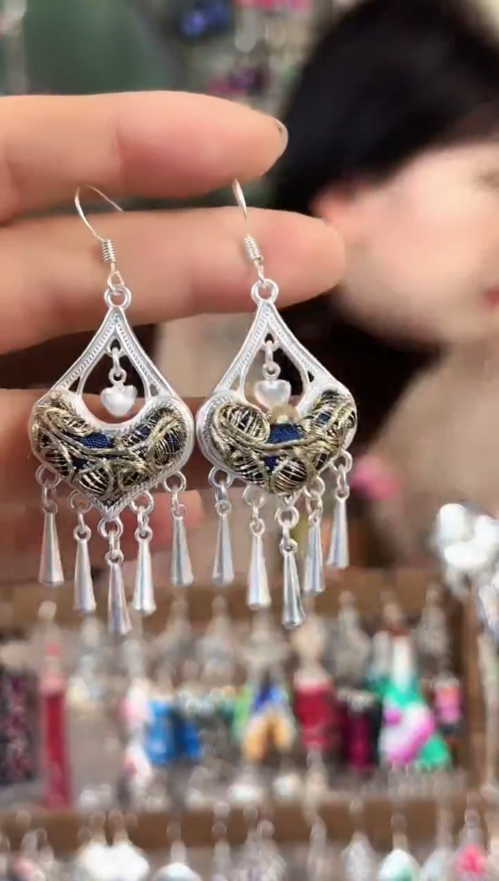 彩云南阁非遗老绣苗银饰品614