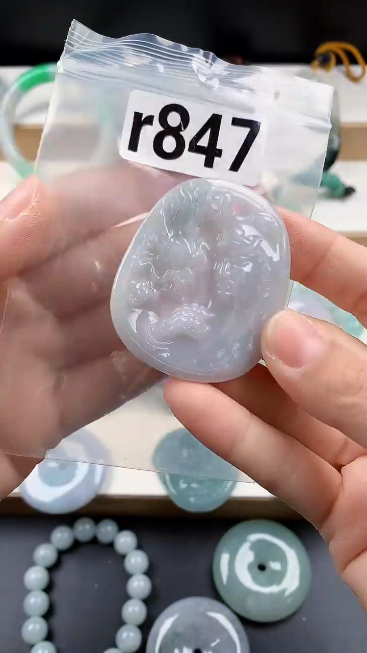 颈饰未镶嵌翡翠天然翡翠吊坠挂件