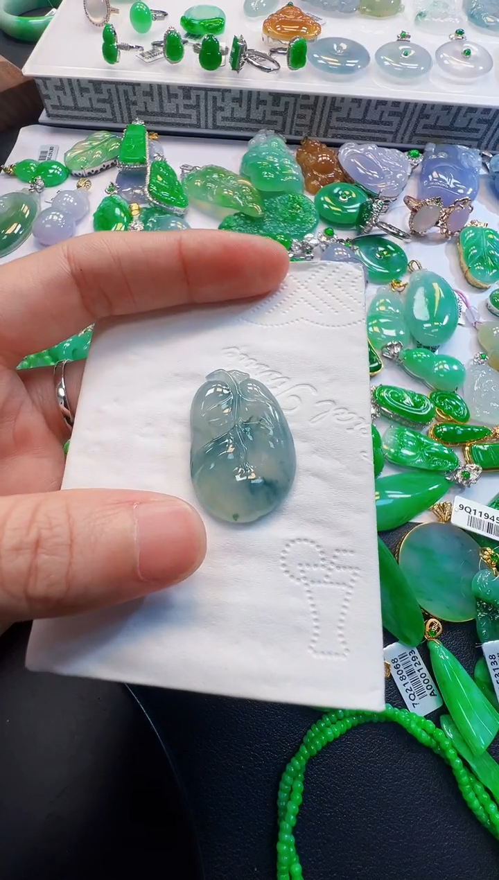 翡翠18K金镶嵌吊坠(不含链)1800