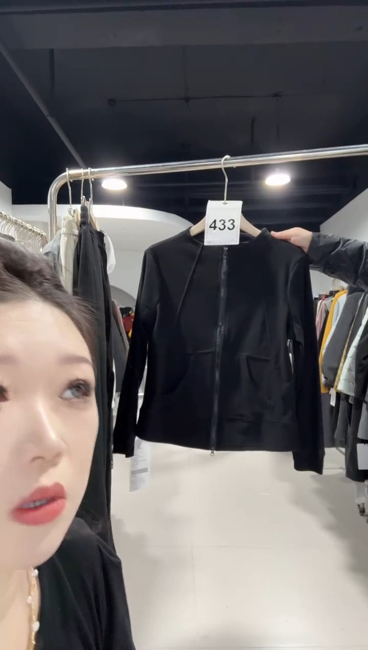 433-黑色上衣···········