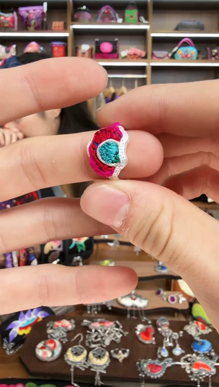 【闪购商品】织绣213蒙阿苏苗绣传承