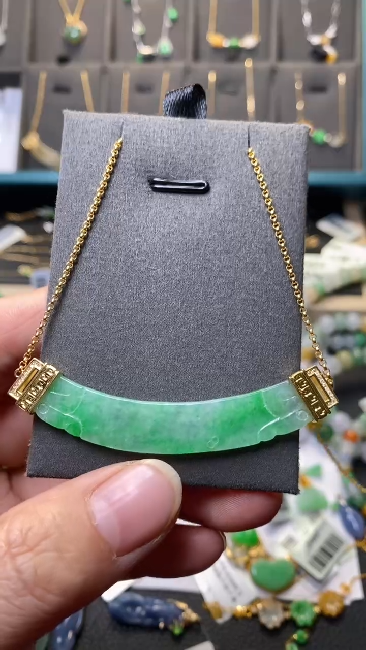 颈饰18K金镶嵌翡翠39334