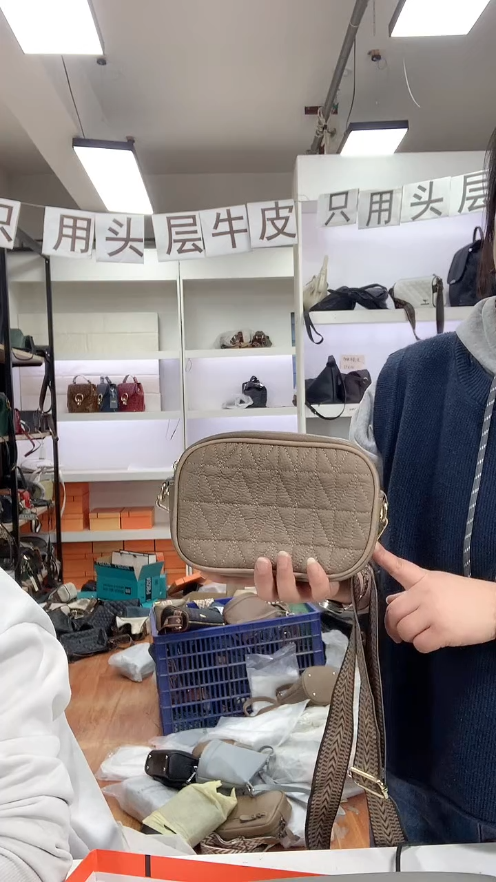 头层牛皮清货真皮  绣线小方包棕色