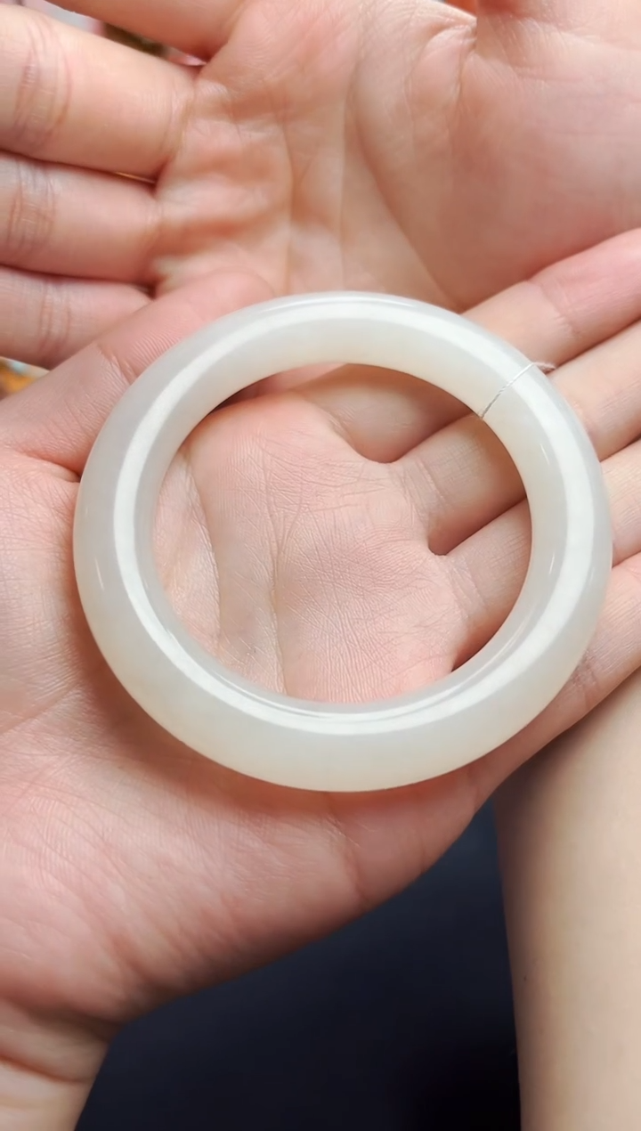 【闪购商品】和田玉手镯未镶嵌55圈口kk