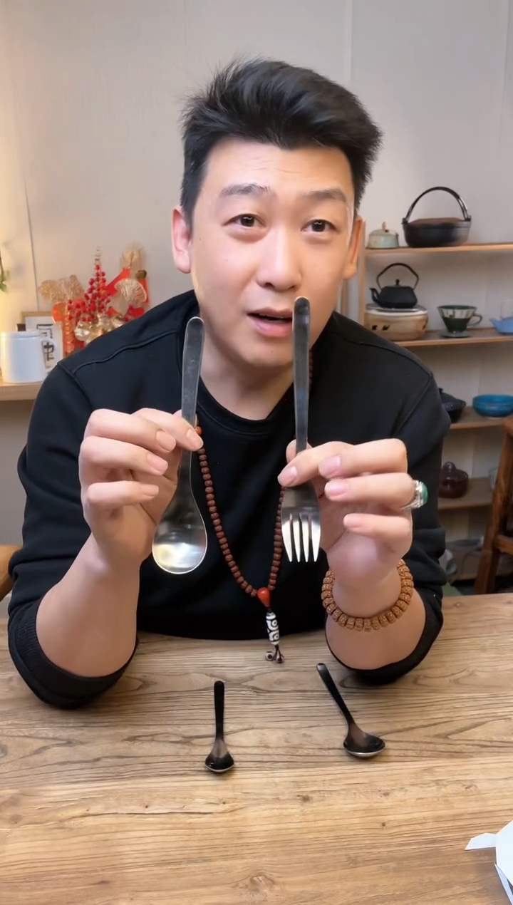 【闪购商品】瓷片柳宗理餐叉 19.5cm 右边