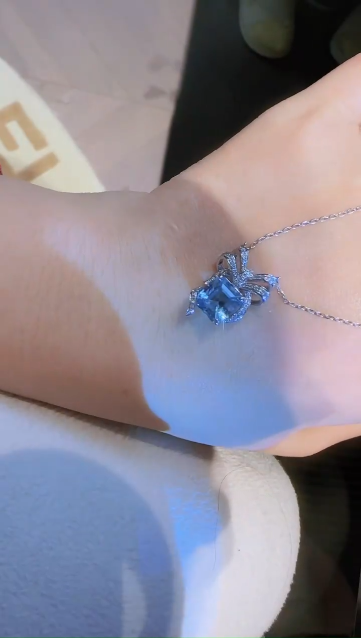 【闪购商品】海蓝宝石项链18K金镶嵌精选 蝴蝶结项链