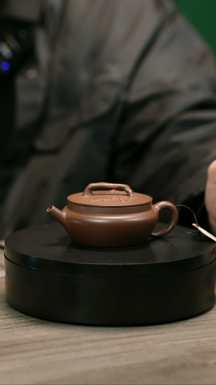 茶壶紫砂黑*H2354赵信军底槽青堆绘梅碗