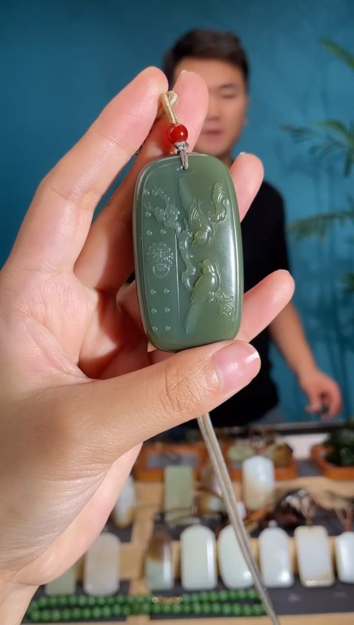 和田玉未镶嵌颈饰1