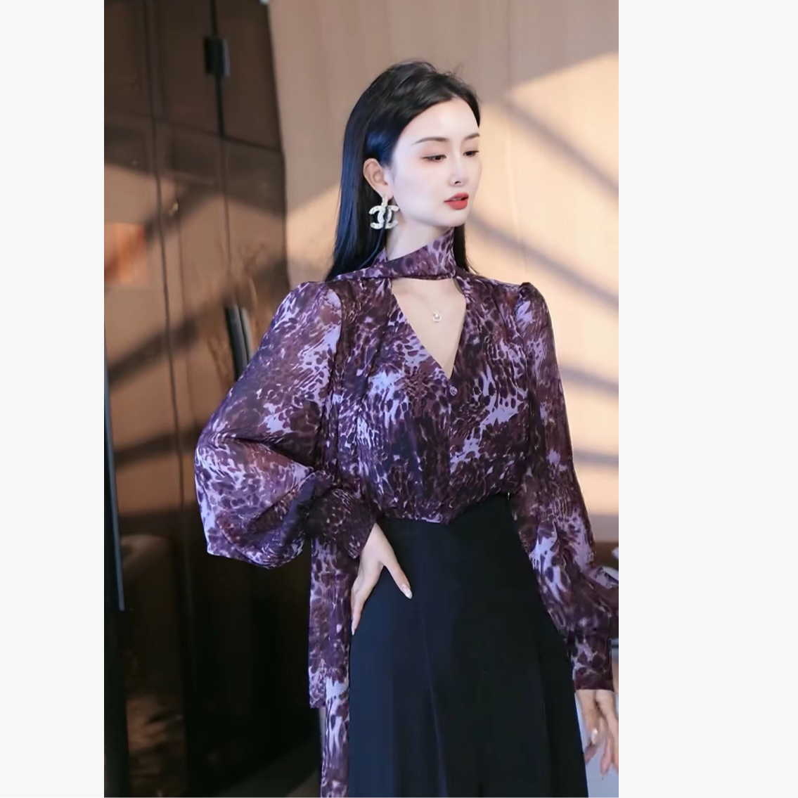 刘欣服饰2025新款秋装飘带V领显瘦减龄洋气长袖洋气上衣5216