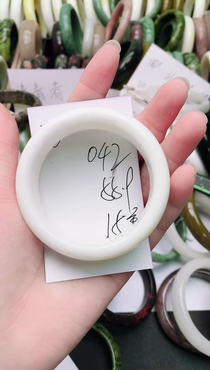 石英质玉未镶嵌手镯042