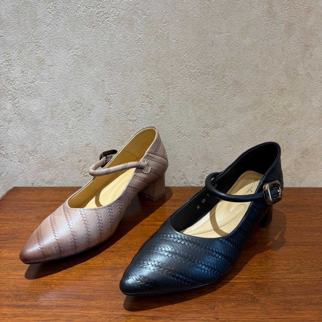 粗根单鞋复古尖头粗跟女鞋复古中跟皮鞋气质时尚