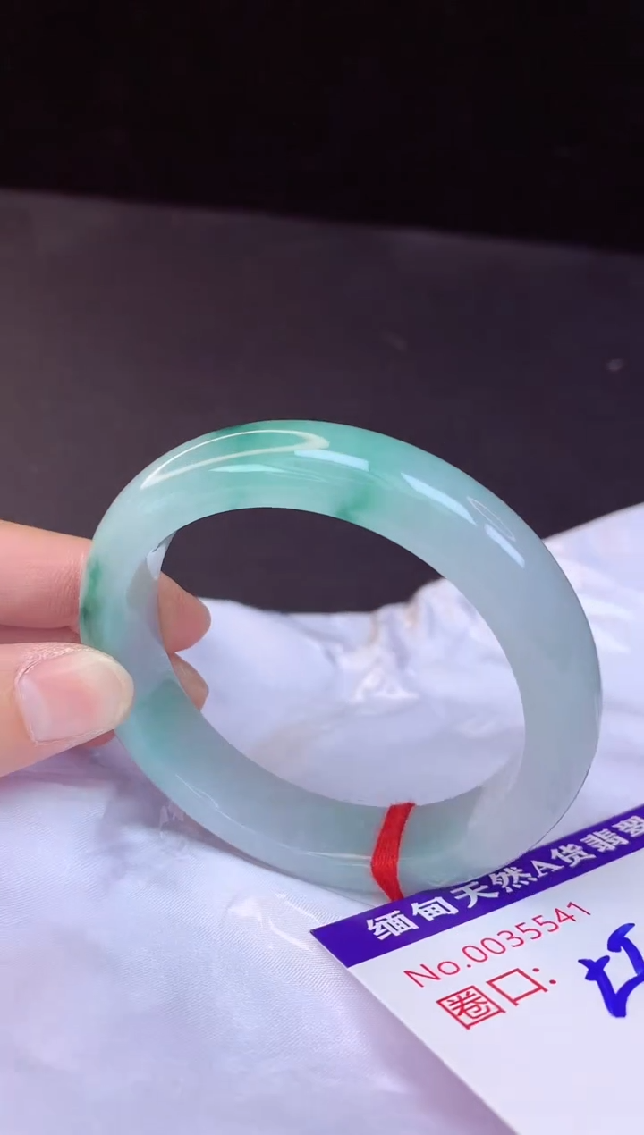 【闪购商品】翡翠手镯未镶嵌55+             