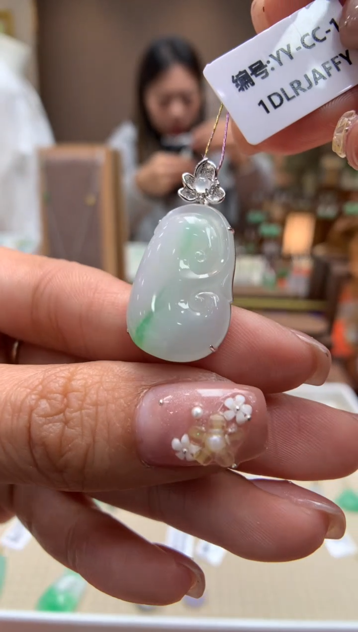 【闪购商品】翡翠颈饰18K金镶嵌如意