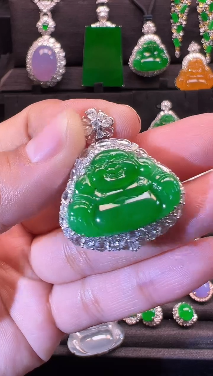 【闪购商品】翡翠吊坠(不含链)18K金镶嵌高冰满色阳绿佛公吊坠