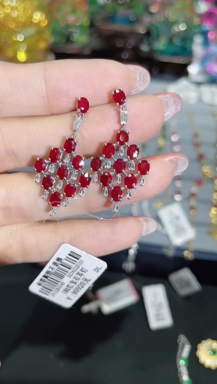 18K金镶嵌耳饰红宝石耳饰