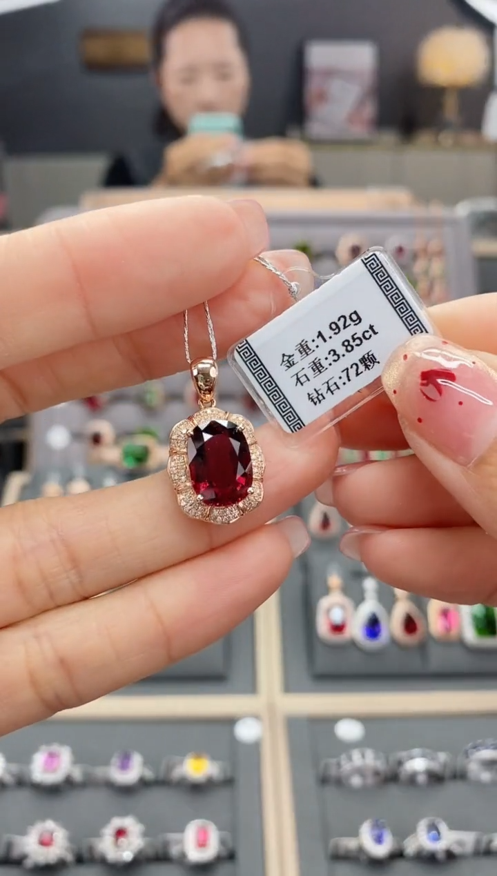 【闪购商品】碧玺颈饰18K金镶嵌3.85  