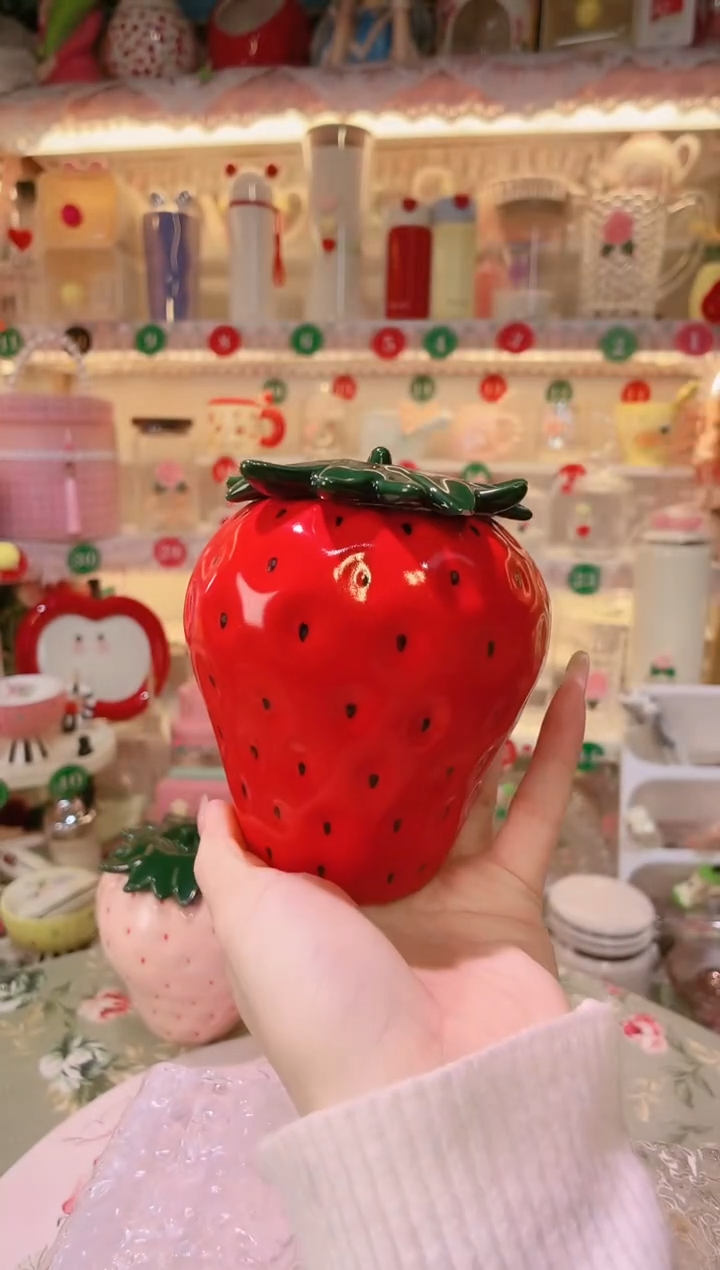 【闪购商品】摆件草莓密封罐红色品质好，发货快，放心拍