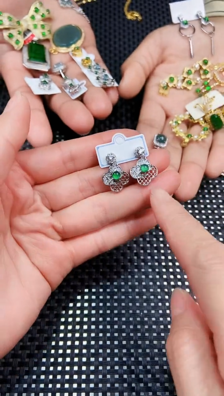 【闪购商品】翡翠耳饰未镶嵌111111111