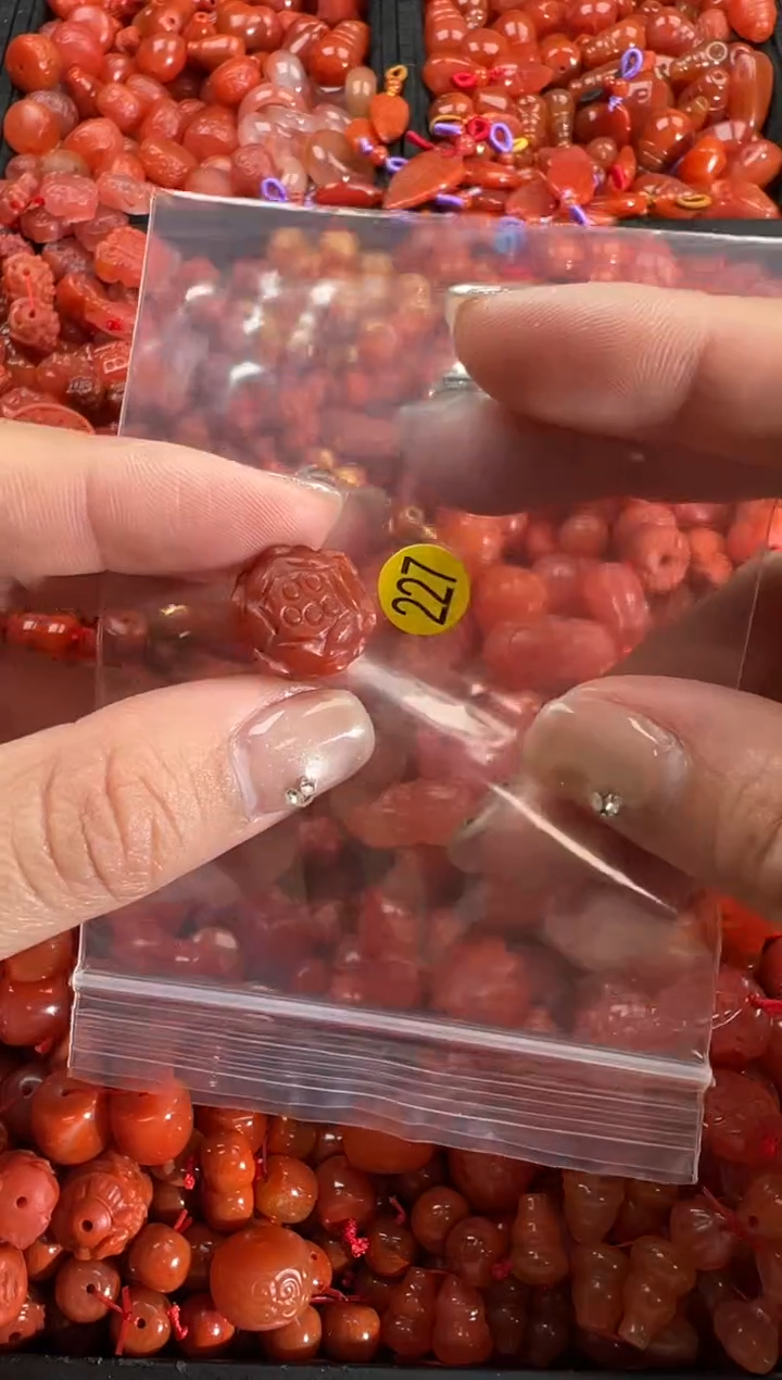 【闪购商品】南红玛瑙颈饰未镶嵌1