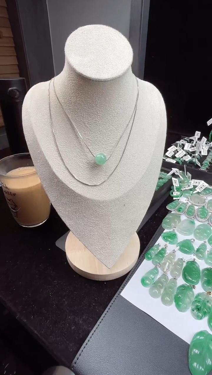 吊坠(不含链)未镶嵌石英质玉（非洲翠）29.5单珠