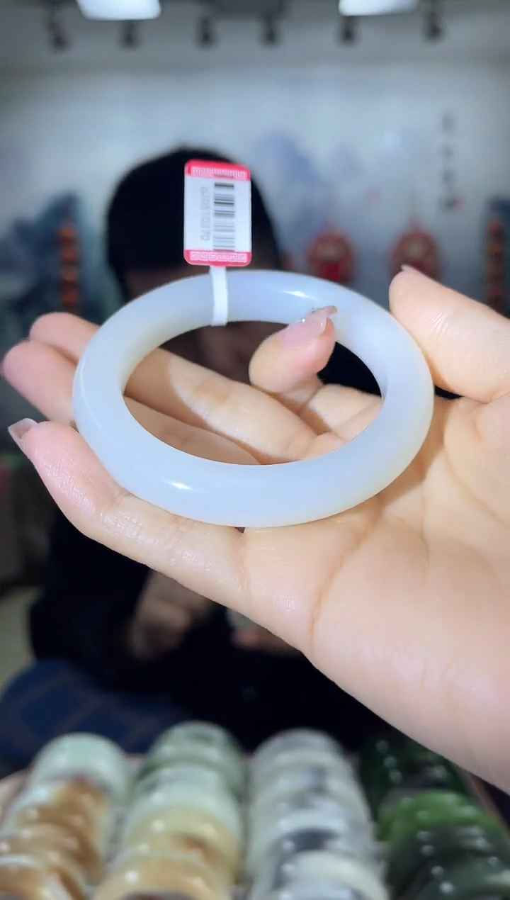 【闪购商品】和田玉手镯未镶嵌53+圈口仅一只