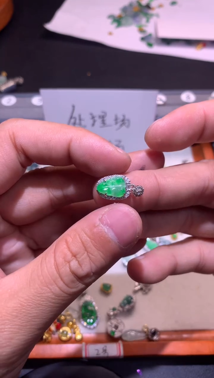 【闪购商品】翡翠吊坠(不含链)银S925镶嵌14