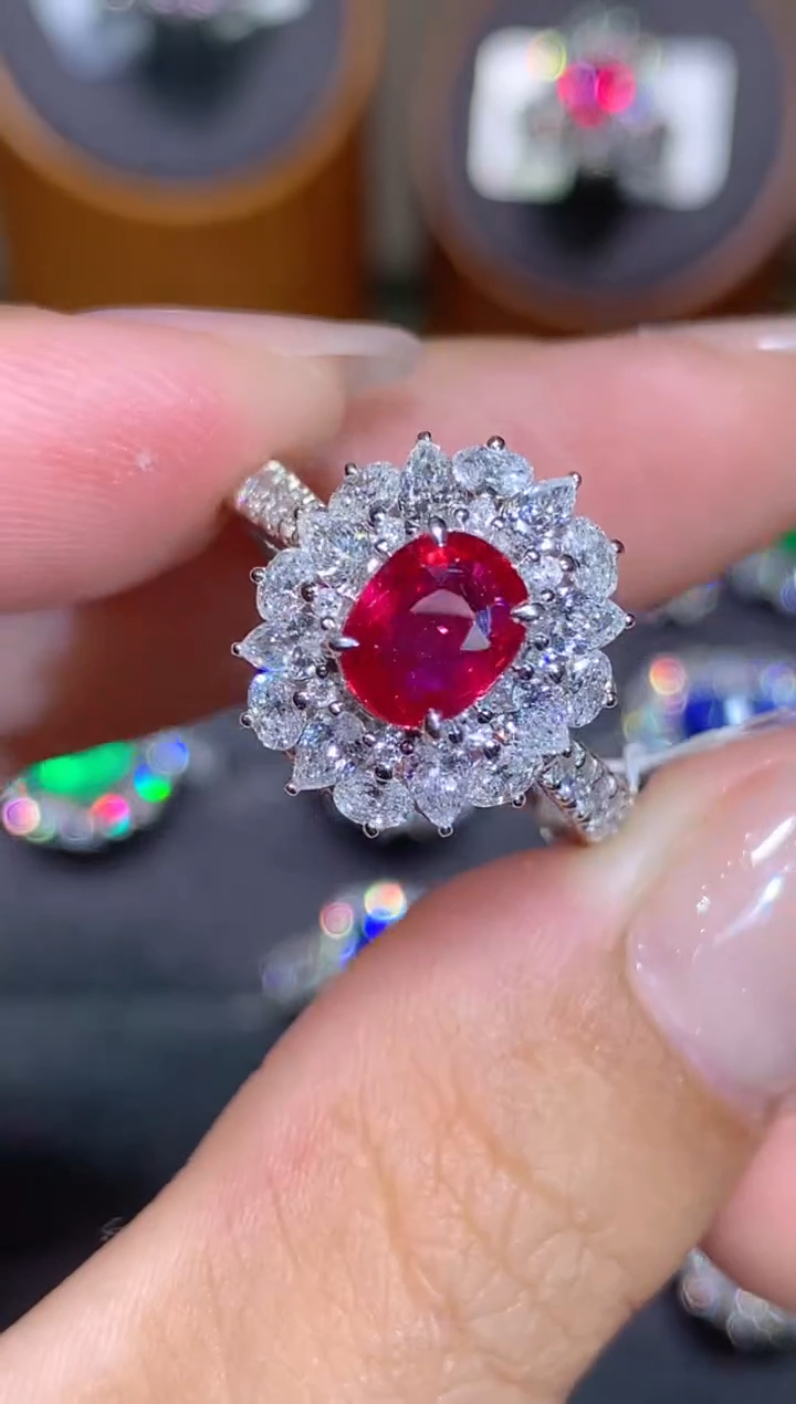 红宝石戒指铂Pt950镶嵌1.01CT