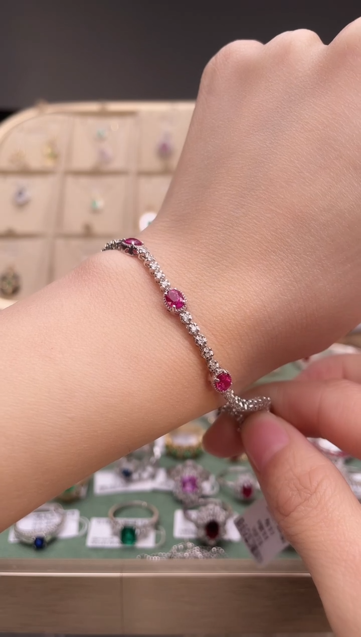 【闪购商品】红宝石手链18K金镶嵌无烧主石：2.07ct
