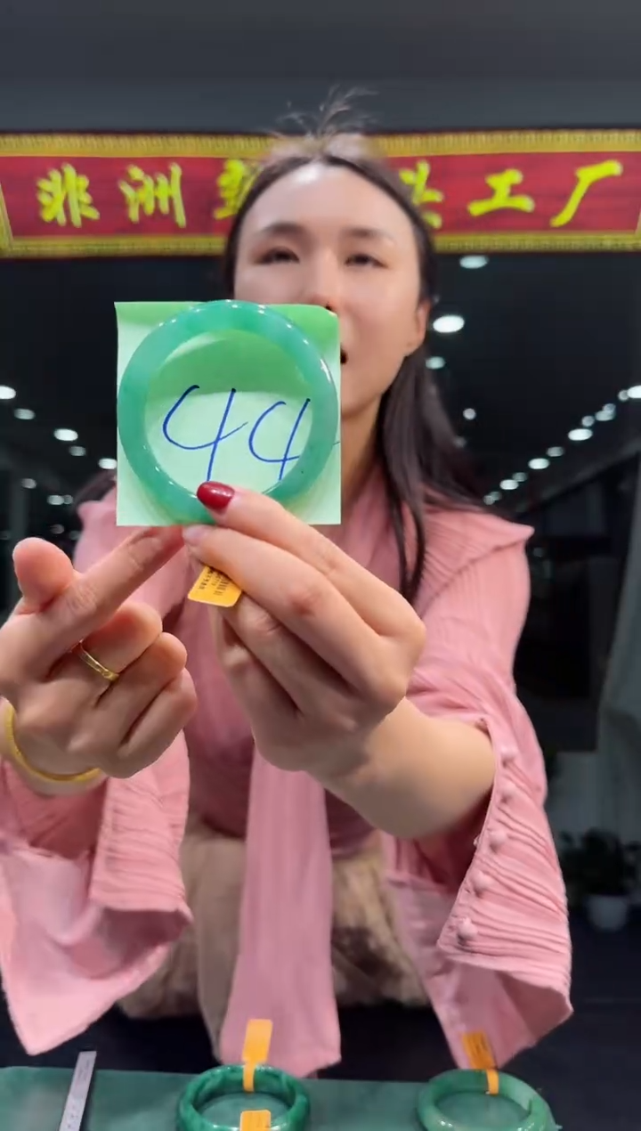 【闪购商品】石英质玉手镯未镶嵌天然A货 非洲翠 手镯（单品）