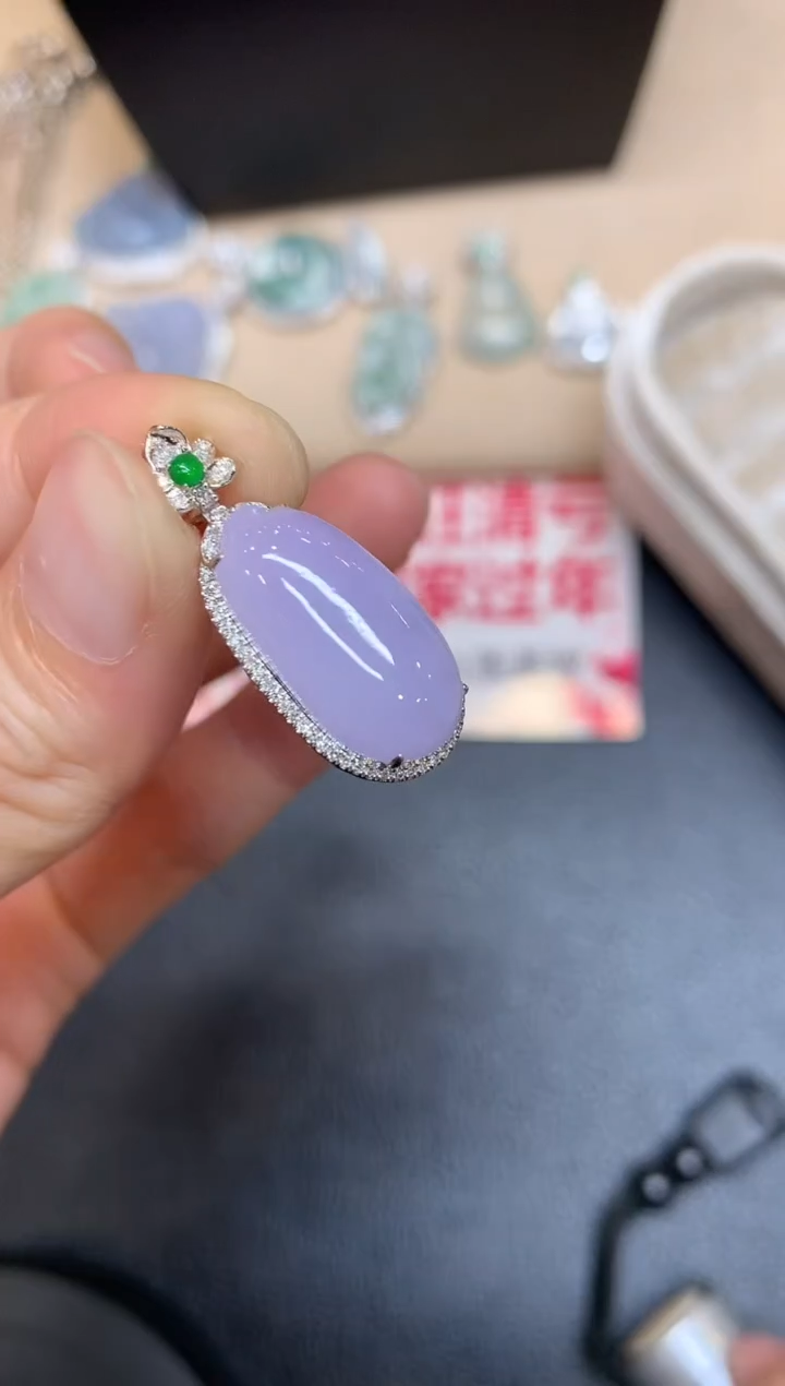 【闪购商品】翡翠吊坠(不含链)18K金镶嵌福瓜【无服务费