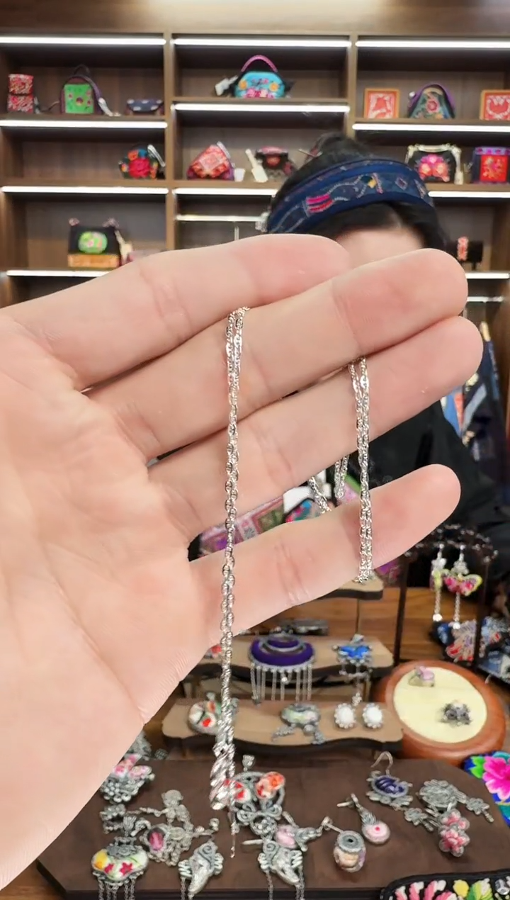 【闪购商品】织绣188蒙阿苏苗绣传承